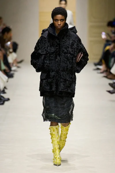 Look 11